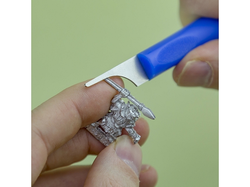 Orodje za odstranjevanje odvečne plastike