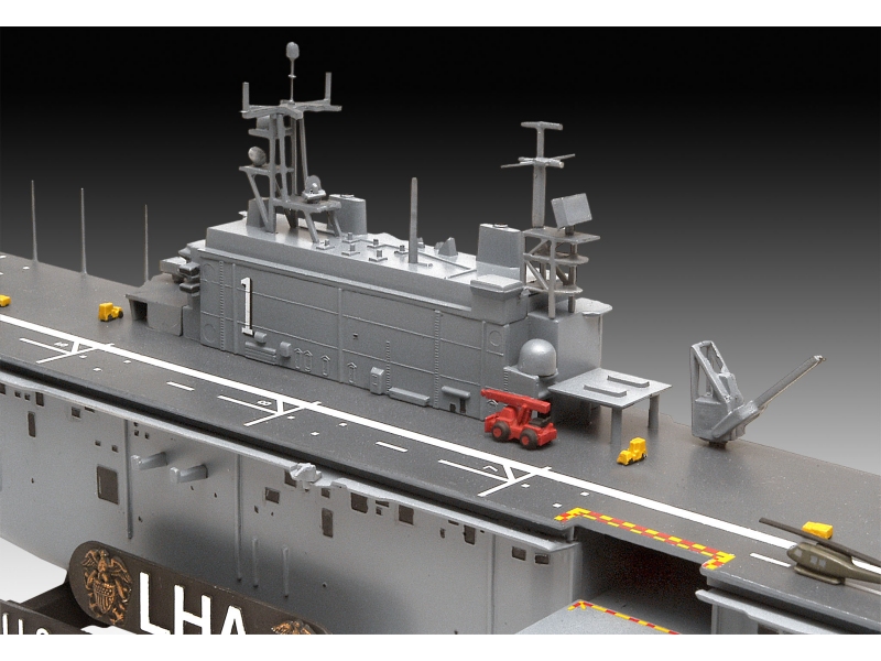 Assault Ship USS Tarawa LHA-1