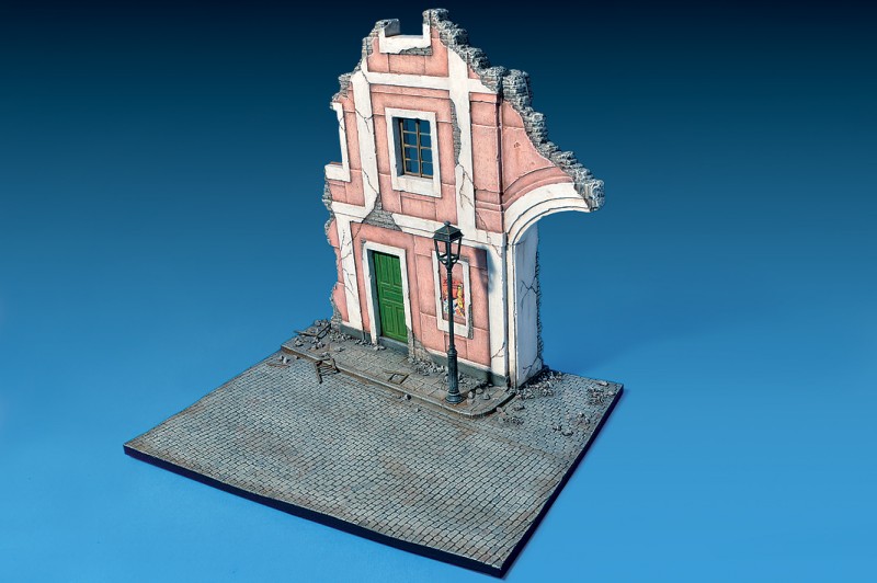 Ruined building w/base