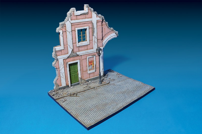 Ruined building w/base