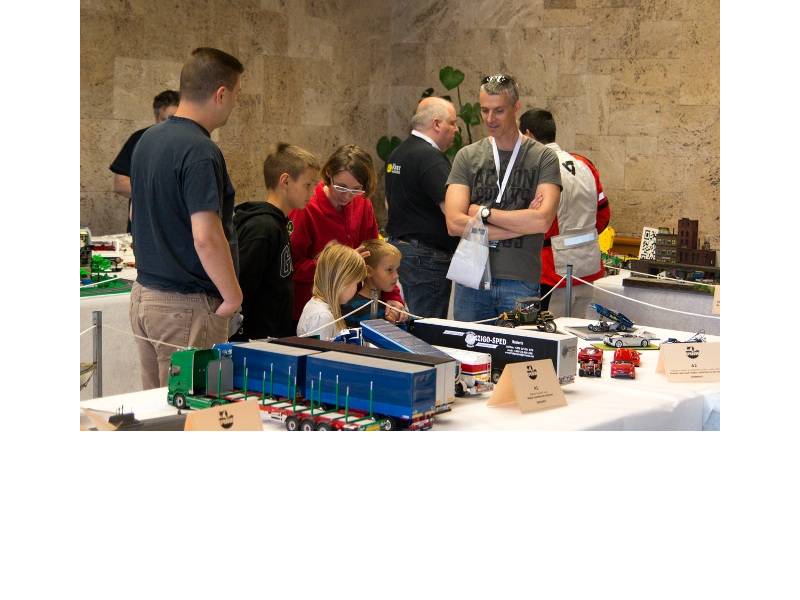 Tekmovalci in obiskovalci (FOTO by Žiga Bric)