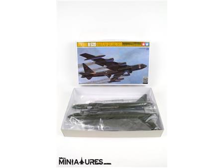 Boeing B-52D Stratofortress 1:100